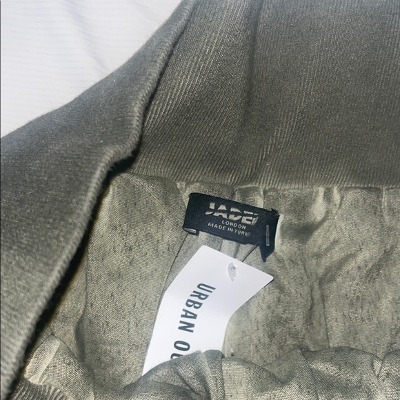 Stylish green Mini Skirt - Picture 4 of 5